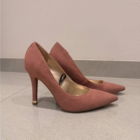 Guess Shoes - Guess Perforated Pointed Toe High Heels in Dusty Rose